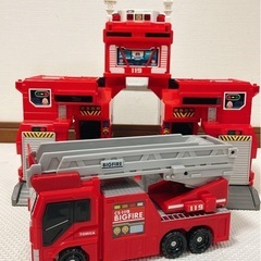 トミカワールド 変形出動！ビッグファイヤー＆コマンドステーションの画像