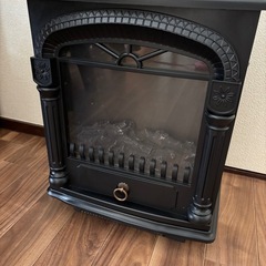 暖炉風の電気ヒーターの画像
