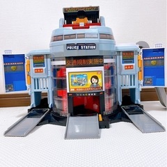 トミカワールド ぐるっと変形!DXポリスステーションの画像
