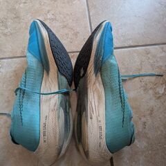 ランニングシューズナイキヴェイパーフライフライ2の画像