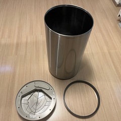 ZitA 自動ゴミ箱の画像