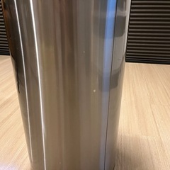 ZitA 自動ゴミ箱の画像