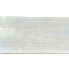 大きめのダイニングテーブルの画像