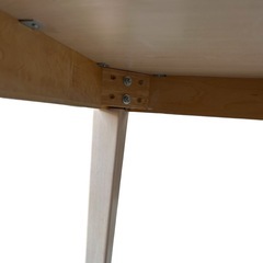 大きめのダイニングテーブルの画像