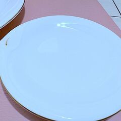 白＋金縁＋箱 リッチフィールド 食器セット お上品大皿 小皿5枚 計6点セット 和洋折衷 デザイン食器 ホワイト ゴールド 日本製 たち吉系の画像