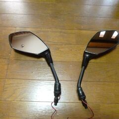 PCX他バイクミラーカーボン模様LED付き ウインカー 左右セット右10mm 逆ネジ 左10mm 正ネジに汎用 ホンダ スズキ カワサキ汎用　の画像