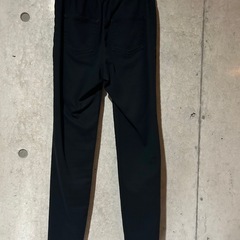 GU スキニーパンツ 黒の画像