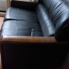 皮のソファの画像