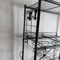 美品　洗濯機用ラック　黒の画像