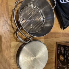 SOTO ダッチオーブン8、コールマンファイヤープレイスタンドセットの画像