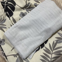 遮光カーテンとレースカーテンの４枚セットの画像