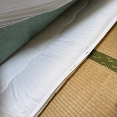 大至急お願いします！！ セミダブルマットレス、布団 2点の画像