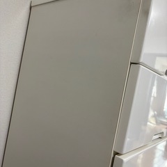 白い木製タンス。引っ越しで不要になったので安価で譲ります。の画像