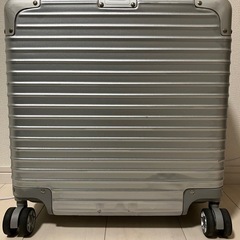 【※傷あり※】キャリーケース 小型 シルバーの画像