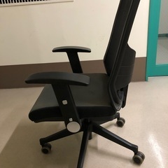 美品の中古品　事務 勉強イスの画像
