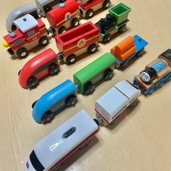 木製レール大量セット　車両付きの画像