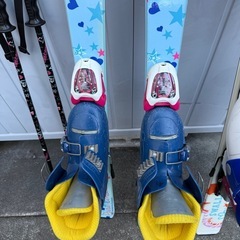 子ども用スキー2セットとストック1セット　本日の方優先しますの画像