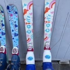 子ども用スキー2セットとストック1セット　本日の方優先しますの画像
