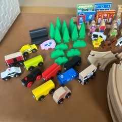 木のレールおもちゃの画像