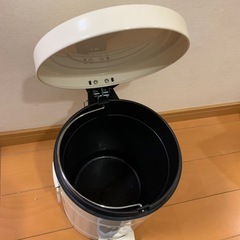 ゴミ箱の画像