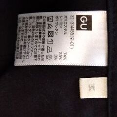 GU ジーユーのパンツ　黒　クロ　L 165-175位です。サイズはだいたいです。 取りに来て頂けるのであれば100円でお譲りします。 他の出品物と合わせてであればお値引きしますの画像