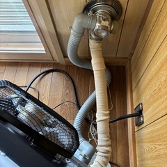 トヨトミFF石油ストーブ2015年製　中古品　90ℓタンクセットの画像