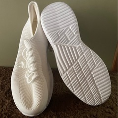 未使用品⭐️　レディーススニーカー ランニングシューズ 24.5cmの画像