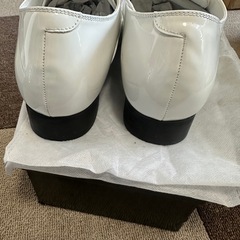 結婚式　エナメルシューズ　ホワイト　の画像