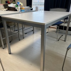 オフィス用テーブルの画像