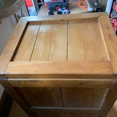 木製冷蔵庫(アンティーク)の画像