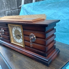 シチズン昭和レトロ家具調置き時計　新品箱入りの画像