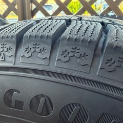 スタッドレスホイール4本セットGOODYEARの画像