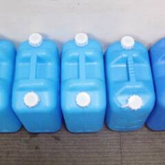 灯油缶18L　まとめて5個セット　ポリタンク　青　携行容器　燃料タンク　携行缶　灯油専用　空タンクの画像