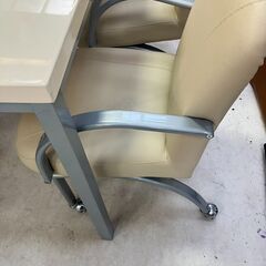 ダイニングセット（４人用）木製＆スチール製 椅子360度回転 キャスター付きの画像