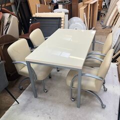 ダイニングセット（４人用）木製＆スチール製 椅子360度回転 キャスター付きの画像