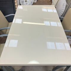 ダイニングセット（４人用）木製＆スチール製 椅子360度回転 キャスター付きの画像