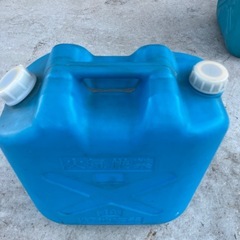 灯油缶4個の画像