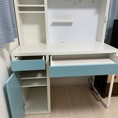 学習机 IKEA MICKE イス&上部ユニット付きの画像