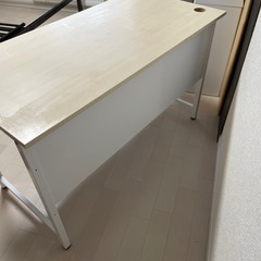 パソコンデスクの画像