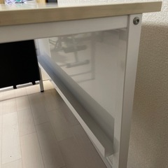 パソコンデスクの画像