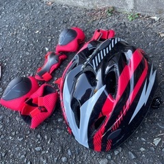 シボレー16 赤色　子供用自転車　ヘルメット肘当て膝当て付きの画像