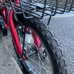 シボレー16 赤色　子供用自転車　ヘルメット肘当て膝当て付きの画像