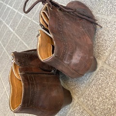 新品ブーツの画像