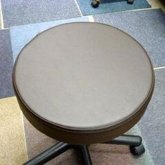 ☆スツール キャスター付き イス 直径335mm 高さ395～515mm 椅子 エステスツール ビューティースツール 昇降式 チェア 丸いす 札幌市 豊平区 平岸店の画像