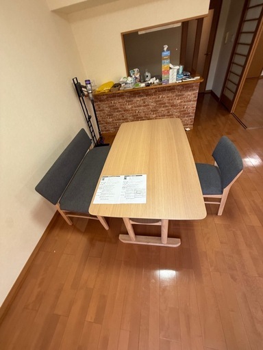 ダイニングテーブル