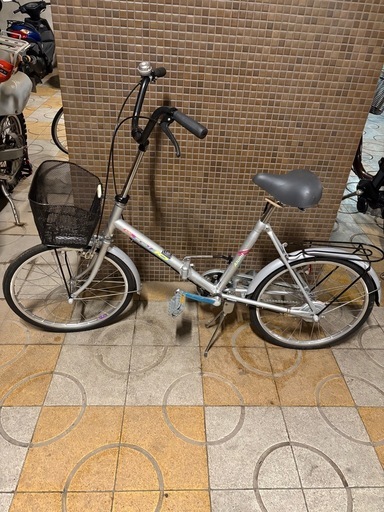 超美品　折りたたみ　20インチ　自転車　シルバー