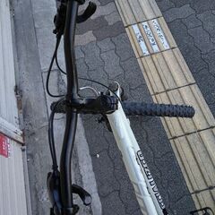 ❮ジャンク品❯SPECIALIZED[スペシャライズ]hardrock(ハードロック)26吋 MTB アルミ/Fサス/24speed/ホワイトの画像