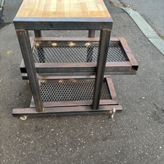 溶接機収納ラックの画像