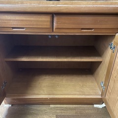 まもなく処分します！！11/24日午前まで！無料！！大型食器棚／ 運搬に便利2分割可能／195×86×46／まだ使えます／お譲りしますの画像