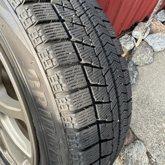 スタッドレスタイヤホイール付きの画像